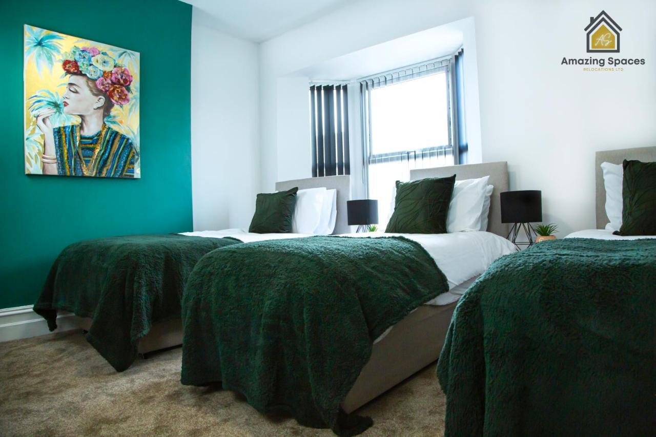 Spacious 3 Bed Centre House For Large Groups And Contractors With Free Wifi By Amazing Spaces Relocations Ltd *