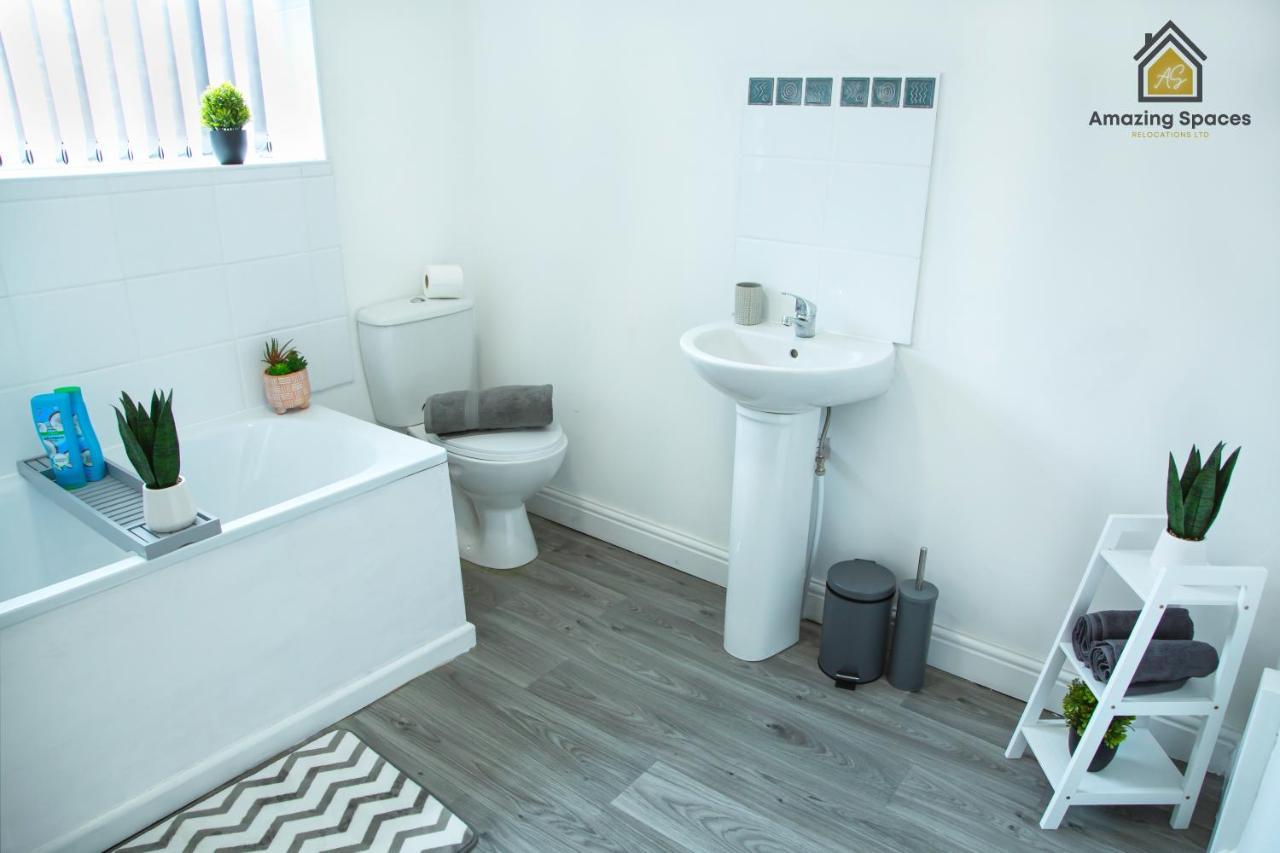 Spacious 3 Bed Centre House For Large Groups And Contractors With Free Wifi By Amazing Spaces Relocations Ltd Apartment *
