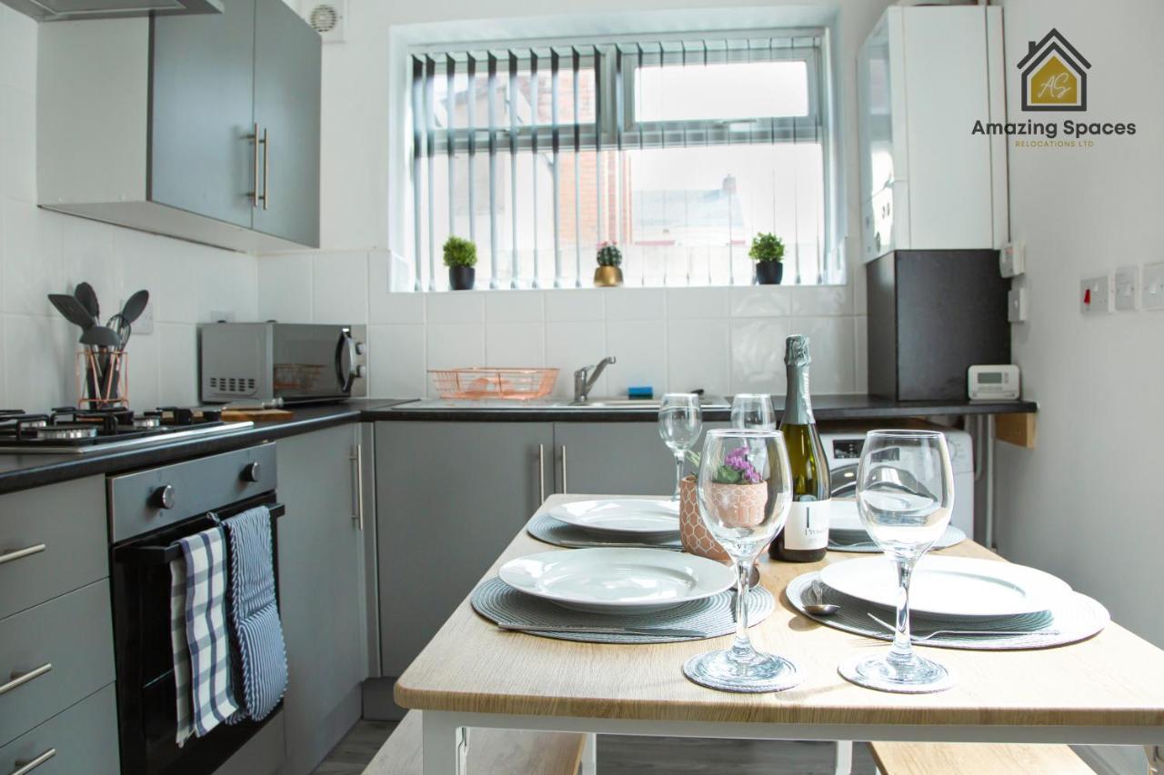 Apartment Spacious 3 Bed Centre House For Large Groups And Contractors With Free Wifi By Amazing Spaces Relocations Ltd Liverpool