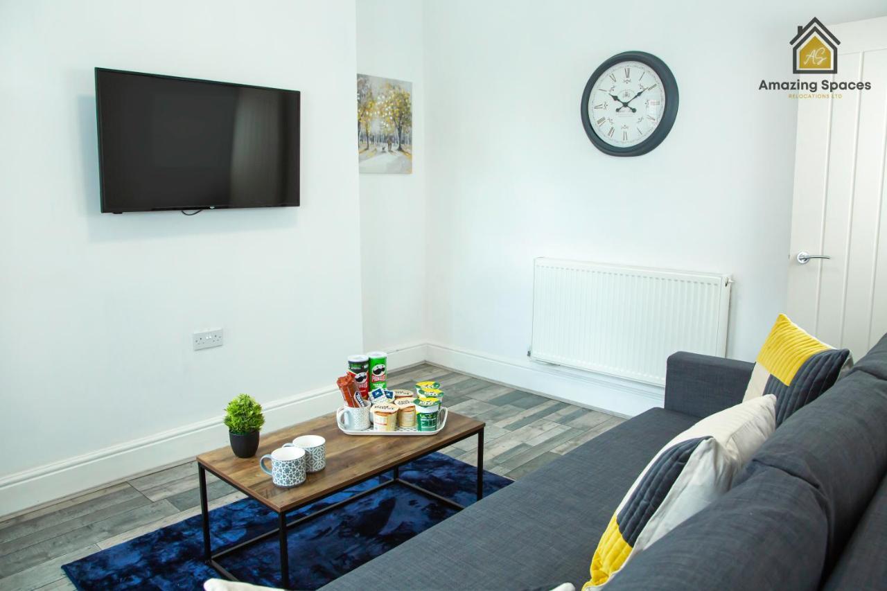 Spacious 3 Bed Centre House For Large Groups And Contractors With Free Wifi By Amazing Spaces Relocations Ltd Apartment