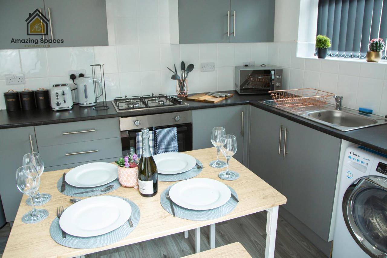 Spacious 3 Bed Centre House For Large Groups And Contractors With Free Wifi By Amazing Spaces Relocations Ltd Apartment
