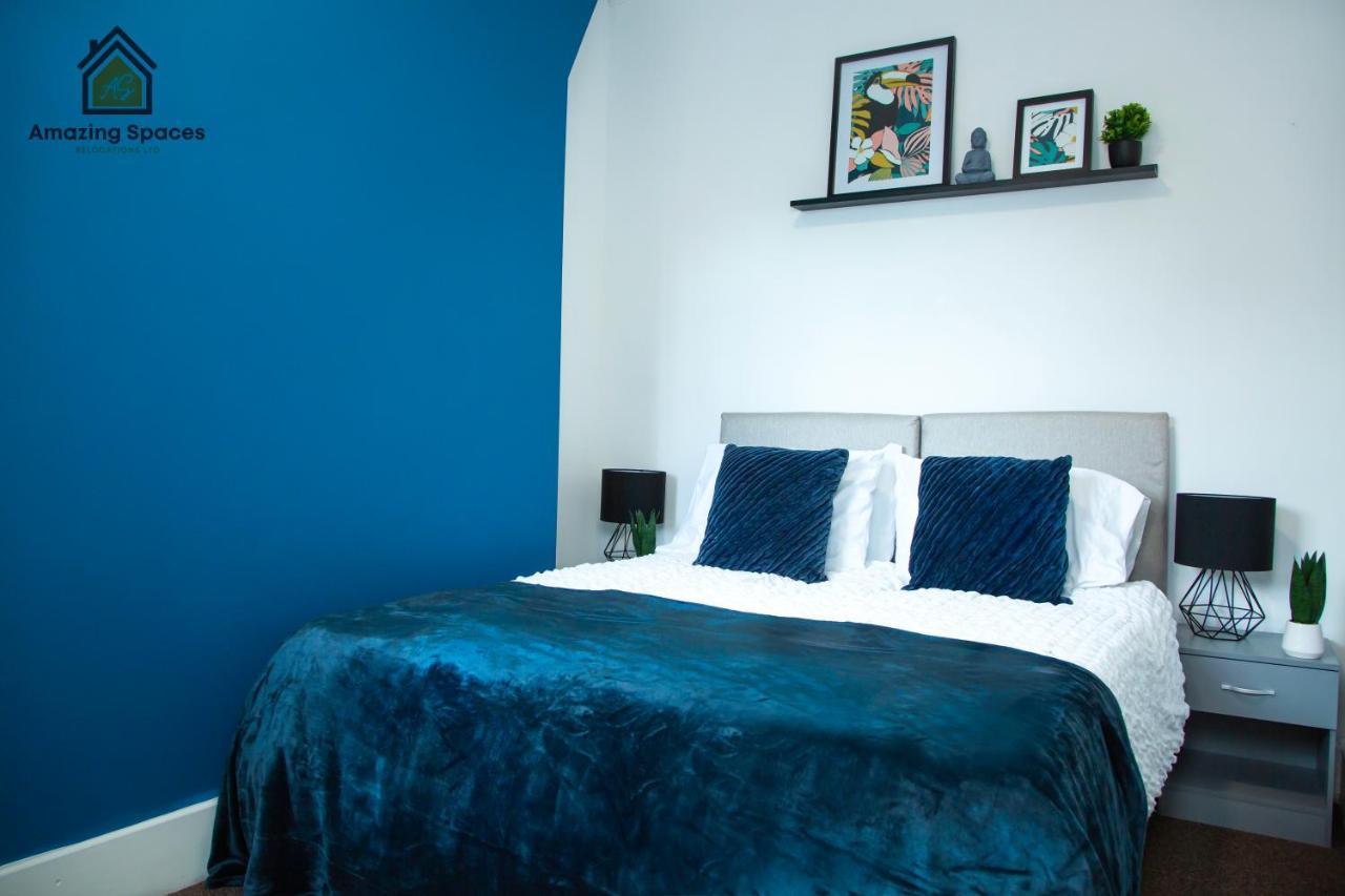 Spacious 3 Bed Centre House For Large Groups And Contractors With Free Wifi By Amazing Spaces Relocations Ltd Apartment