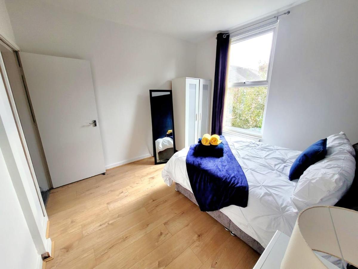 *new* Grant 7 Bed House Steps Away From Stadium Liverpool