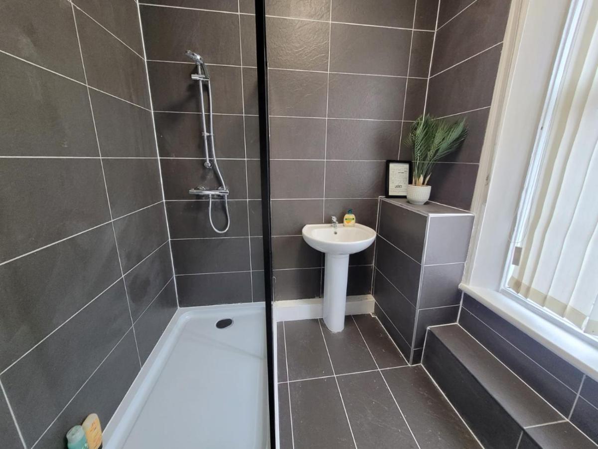 Holiday home *new* Grant 7 Bed House Steps Away From Stadium *