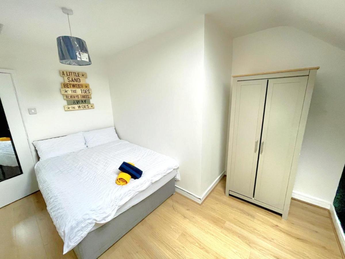*new* Grant 7 Bed House Steps Away From Stadium Holiday home Liverpool