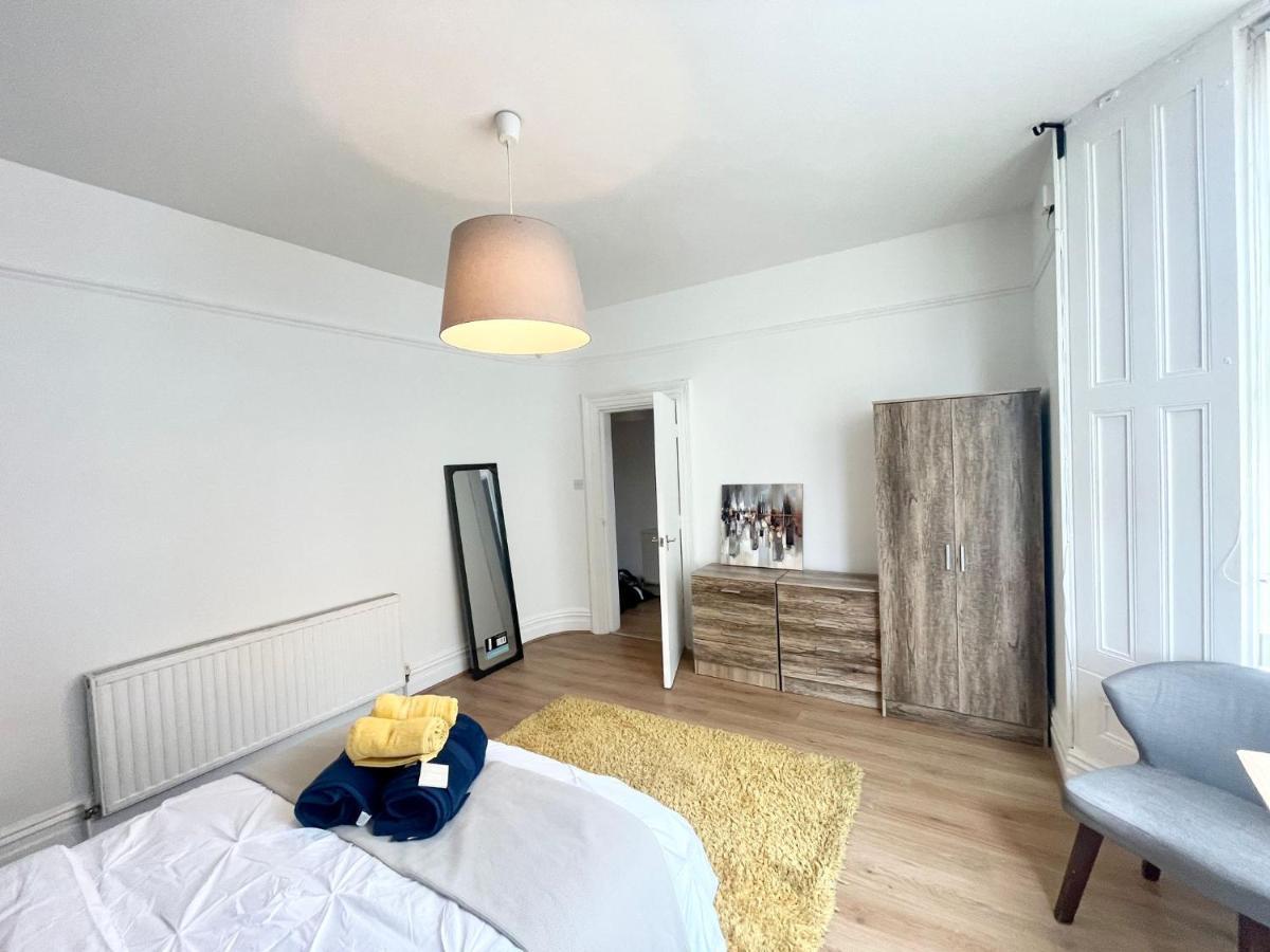 *new* Grant 7 Bed House Steps Away From Stadium Liverpool
