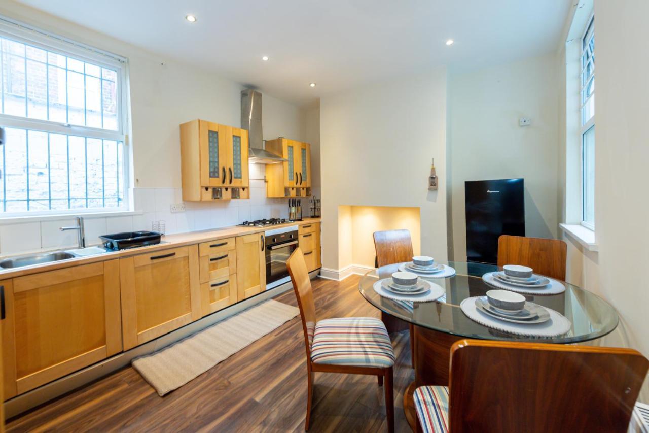 Chestnut Heritage,- Large & Cheerful 5 Bedroom House With Free Parking Liverpool
