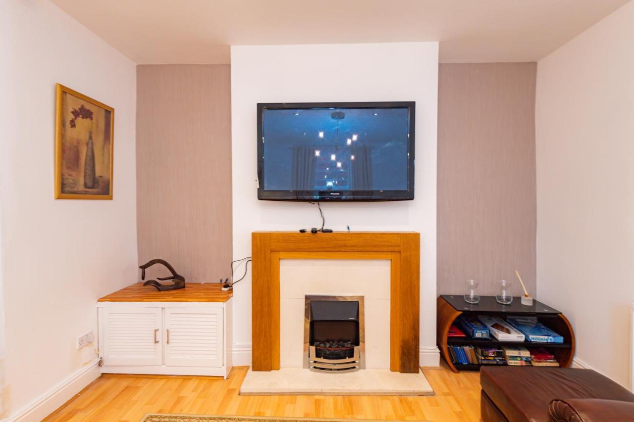 Chestnut Heritage,- Large & Cheerful 5 Bedroom House With Free Parking