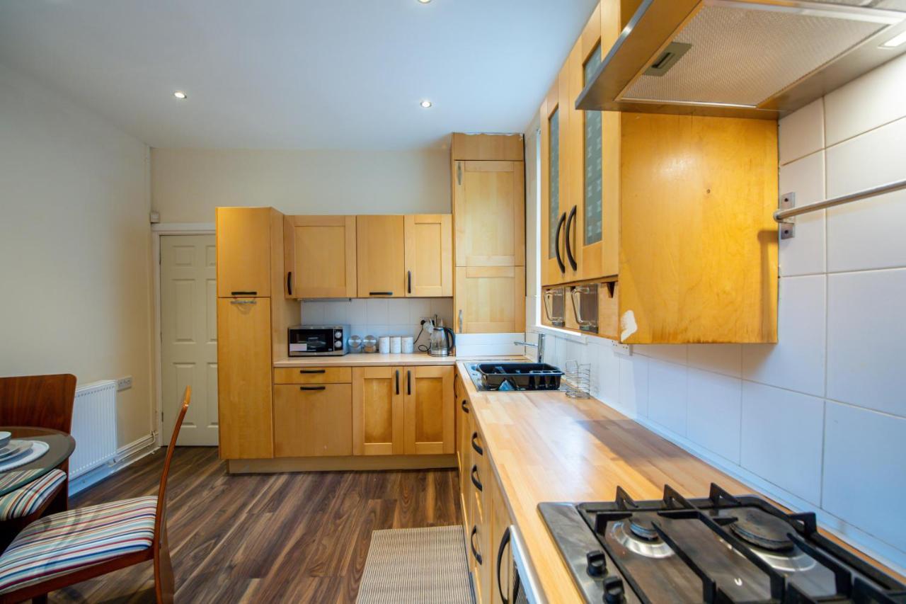 Chestnut Heritage,- Large & Cheerful 5 Bedroom House With Free Parking Holiday home