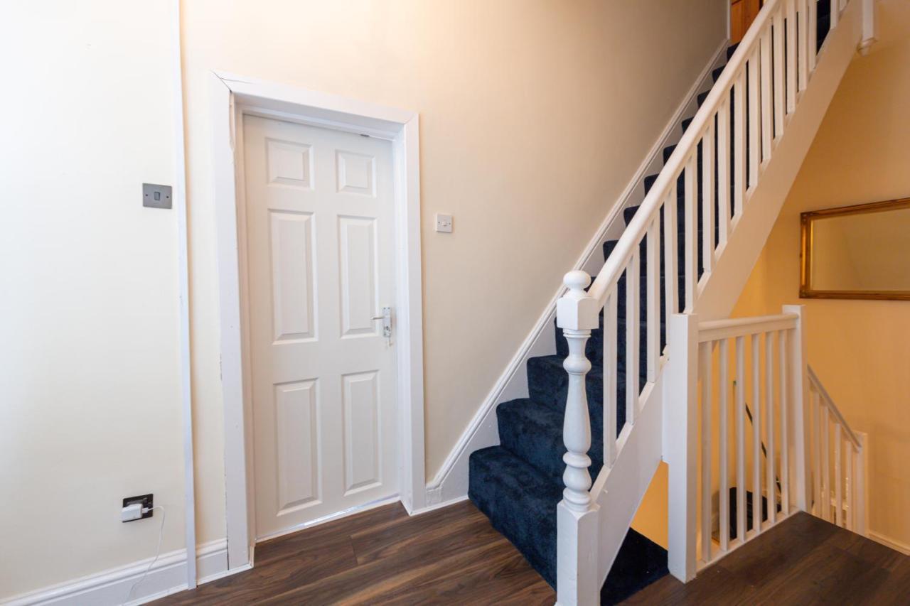 Chestnut Heritage,- Large & Cheerful 5 Bedroom House With Free Parking * Liverpool
