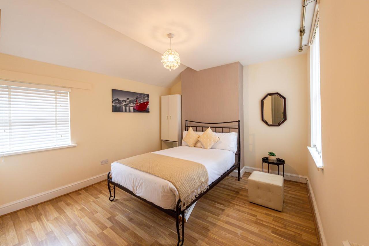 Holiday home Chestnut Heritage,- Large & Cheerful 5 Bedroom House With Free Parking Liverpool