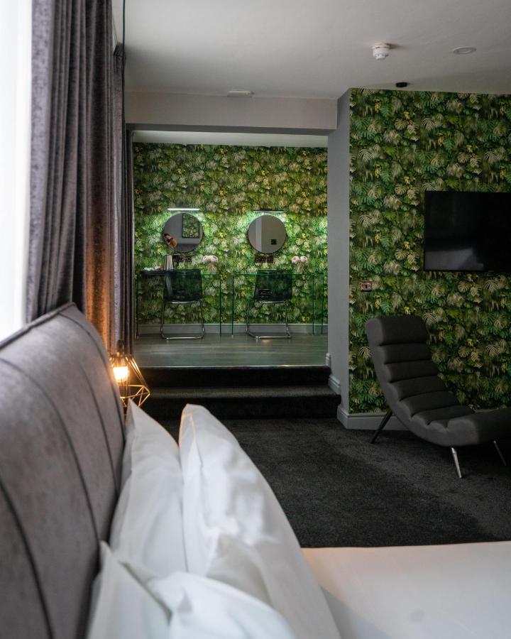 105 Hotel *