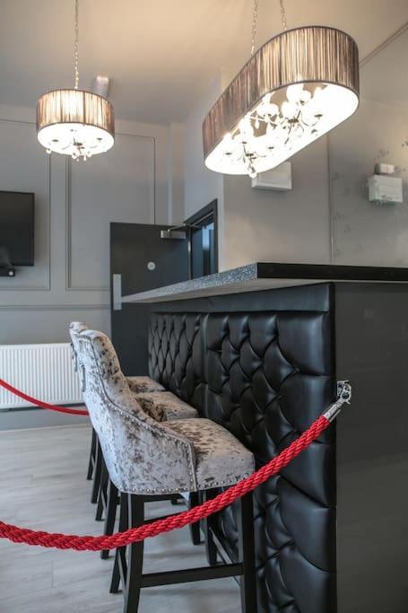 Apartment The V.i.p - Sleeps 24! For Large Groups *