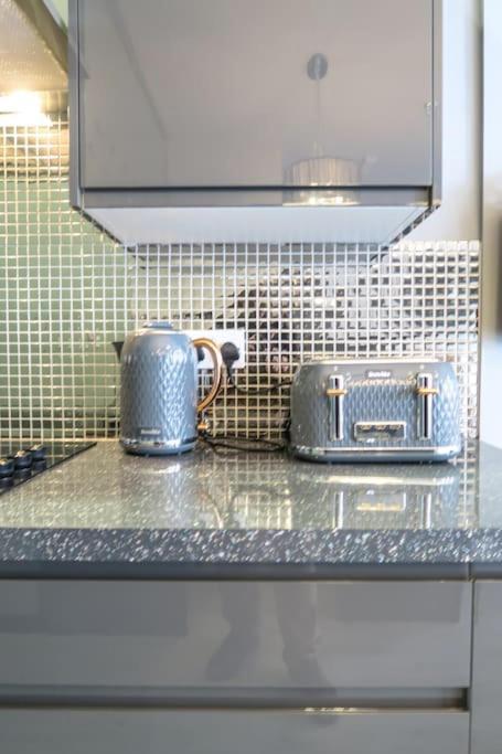 The V.i.p - Sleeps 24! For Large Groups Apartment Liverpool