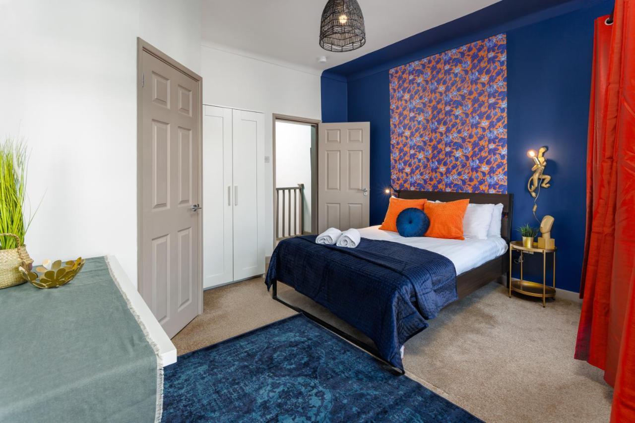 Hornsey House - Air Host & - 5 Bedrooms Sleeps 10 Holiday home Liverpool