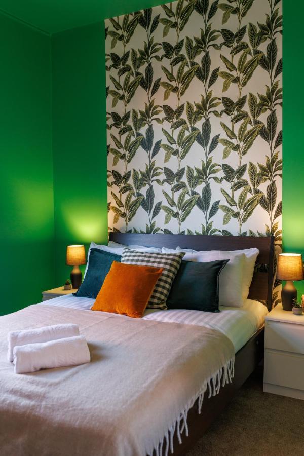 Hornsey House - Air Host & - 5 Bedrooms Sleeps 10 * Liverpool