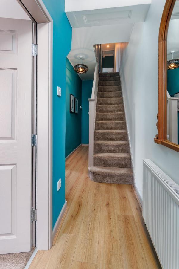 Hornsey House - Air Host & - 5 Bedrooms Sleeps 10 Holiday home Liverpool