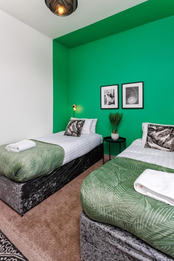 Hornsey House - Air Host & - 5 Bedrooms Sleeps 10 Holiday home Liverpool