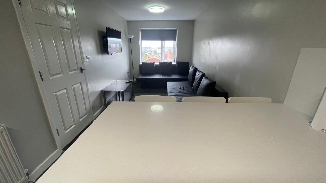 Apartment Hosted By Ryan - 2 Bedroom Liverpool