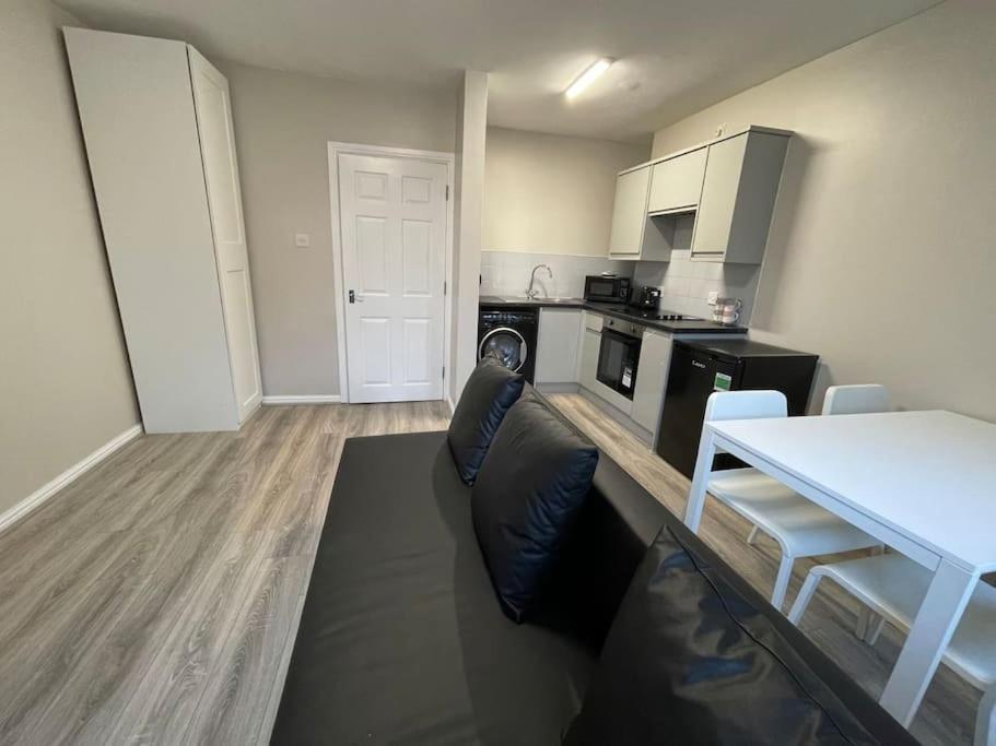 Hosted By Ryan - 1 Bedroom Liverpool