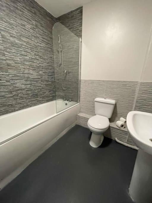 Hosted By Ryan - 1 Bedroom Liverpool