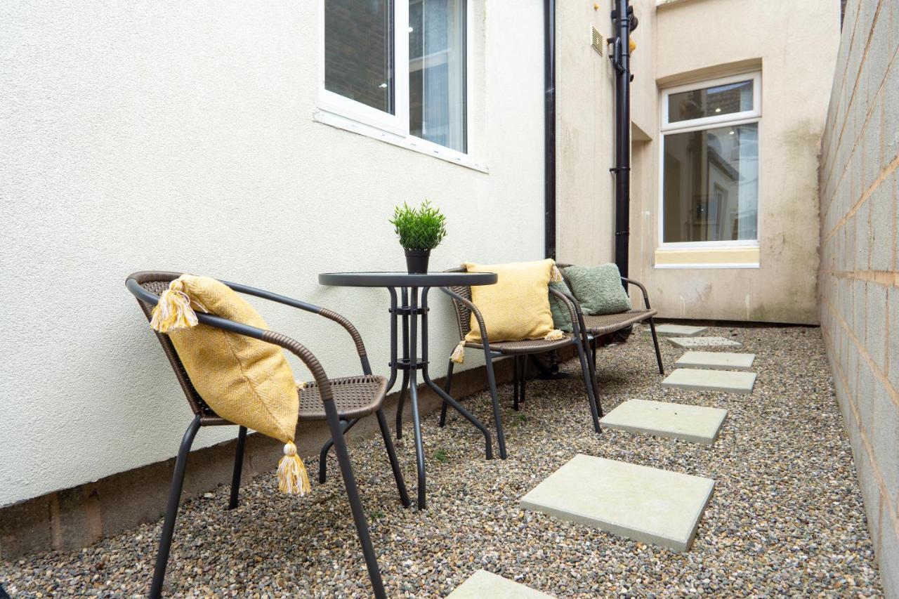 Air Host & - Cedar House - 3br With Parking Holiday home Liverpool