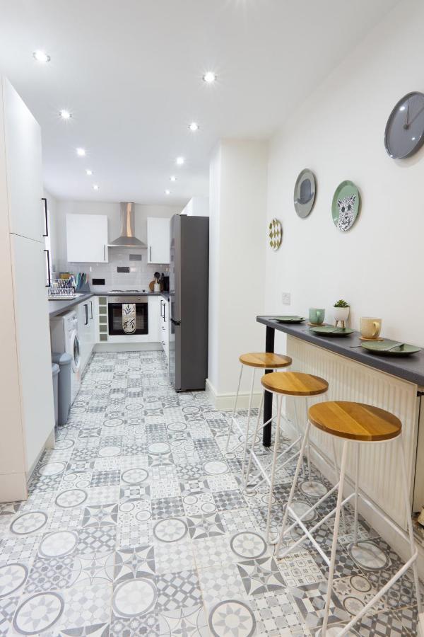 Air Host & - Cedar House - 3br With Parking Liverpool