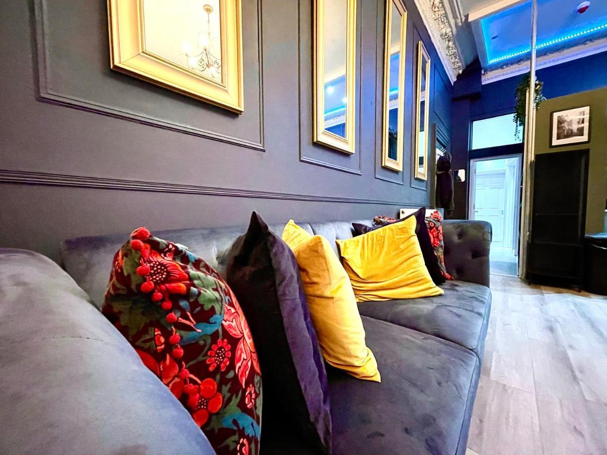 Adeamstays Provides Beautiful Centrally Located 1 And 2 Bed On Liverpools Boulevard Apartment *