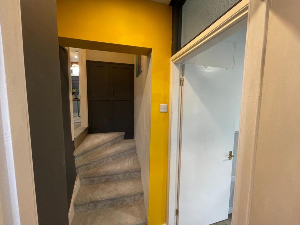 Adeamstays Provides Beautiful Centrally Located 1 And 2 Bed On Liverpools Boulevard *