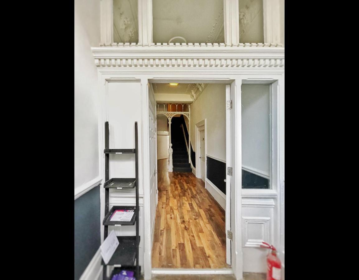 Adeamstays Provides Beautiful Centrally Located 1 And 2 Bed On Liverpools Boulevard