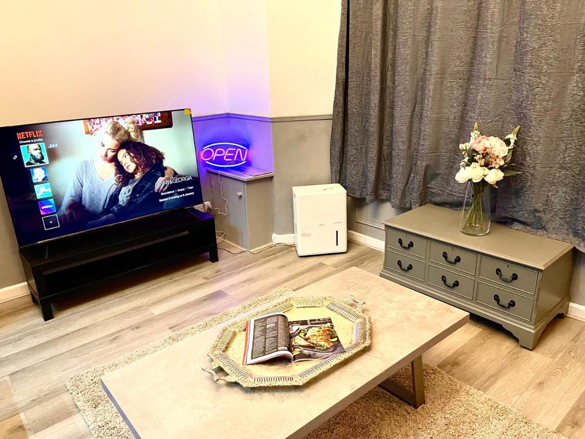 Adeamstays Provides Beautiful Centrally Located 1 And 2 Bed On Liverpools Boulevard *