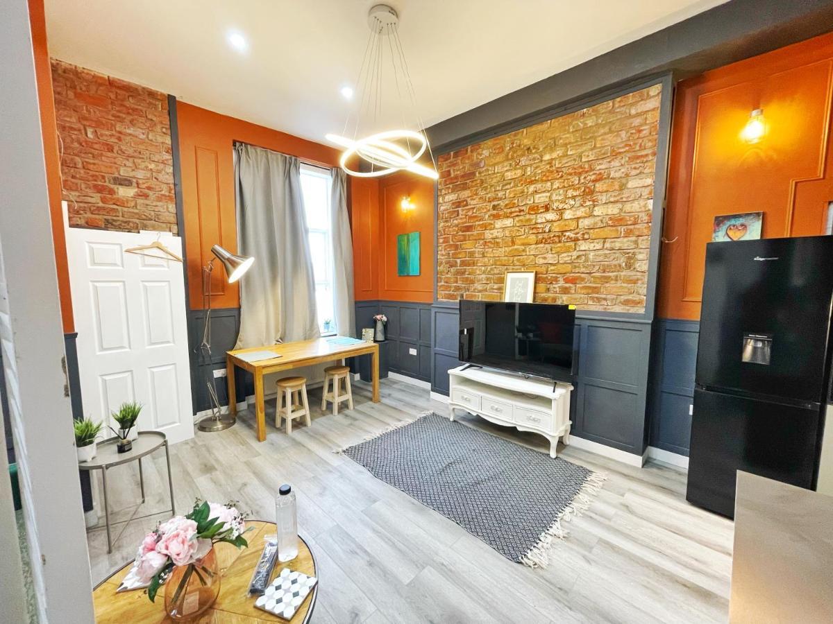 Apartment Adeamstays Provides Beautiful Centrally Located 1 And 2 Bed On Liverpools Boulevard Liverpool