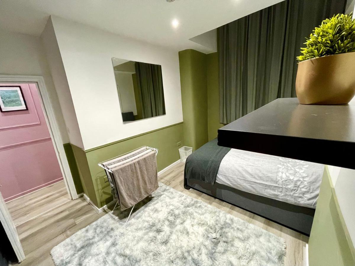 Adeamstays Provides Beautiful Centrally Located 1 And 2 Bed On Liverpools Boulevard Apartment
