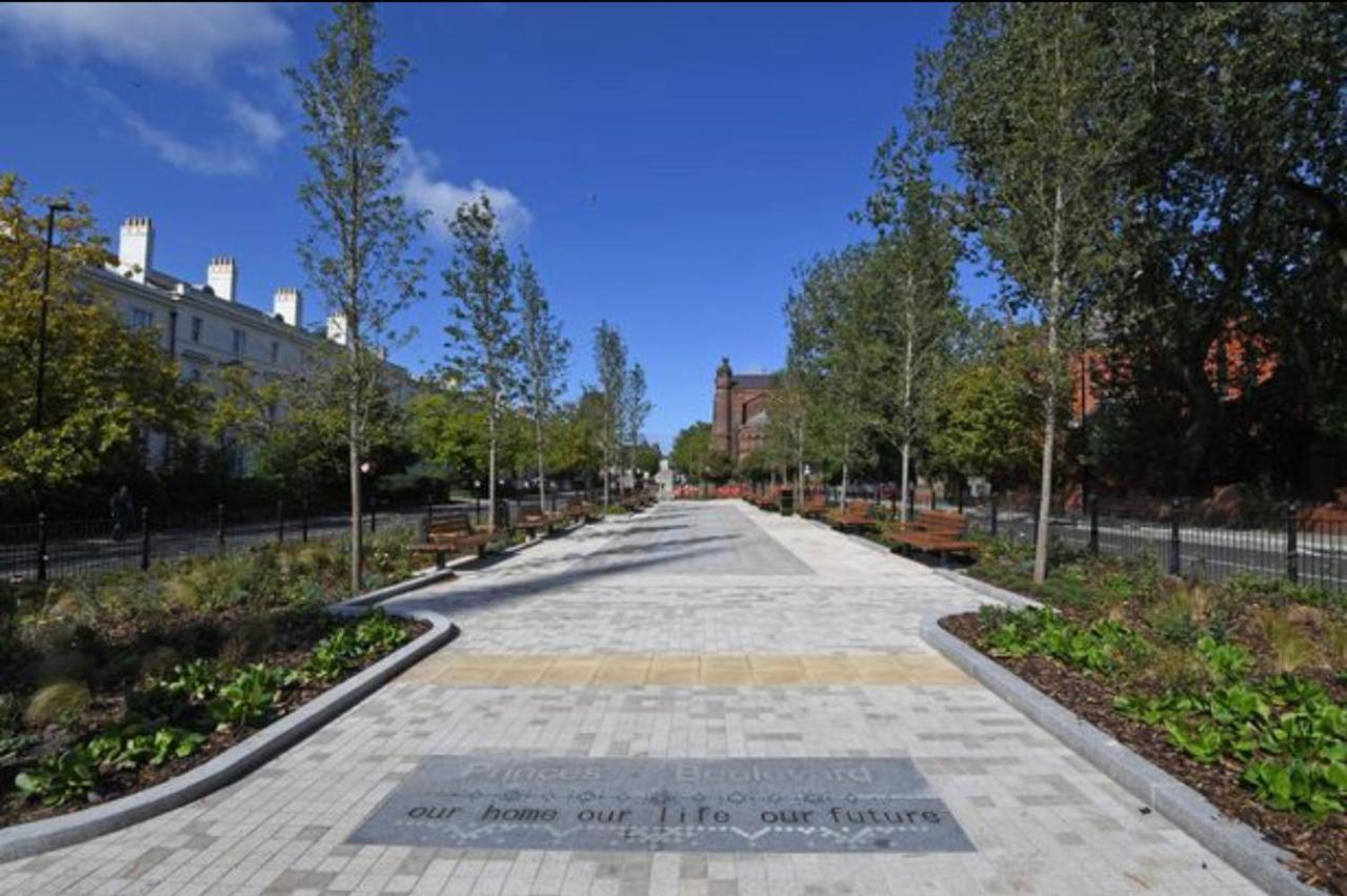 Adeamstays Provides Beautiful Centrally Located 1 And 2 Bed On Liverpools Boulevard Apartment *