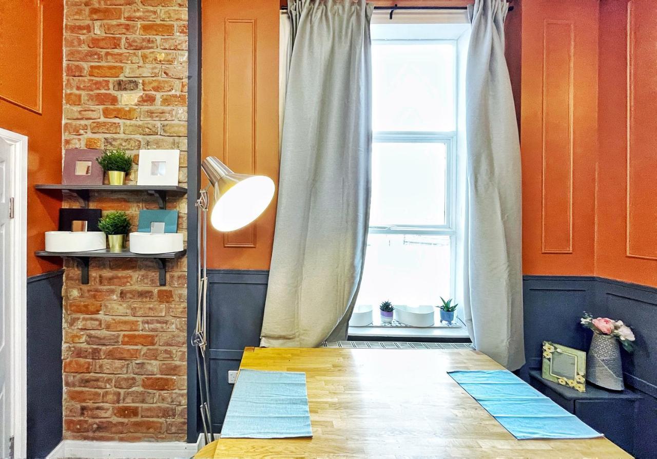Apartment Adeamstays Provides Beautiful Centrally Located 1 And 2 Bed On Liverpools Boulevard
