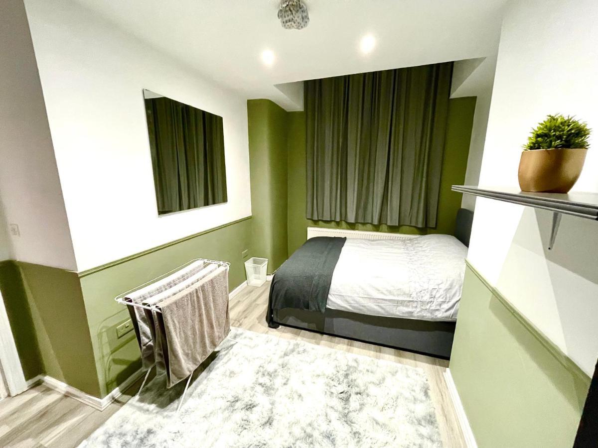 Adeamstays Provides Beautiful Centrally Located 1 And 2 Bed On Liverpools Boulevard