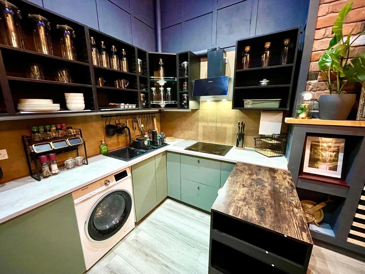 Adeamstays Provides Beautiful Centrally Located 1 And 2 Bed On Liverpools Boulevard Apartment Liverpool
