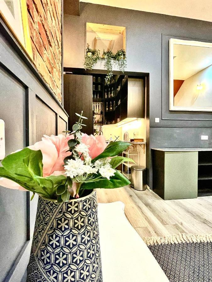Apartment Adeamstays Provides Beautiful Centrally Located 1 And 2 Bed On Liverpools Boulevard *