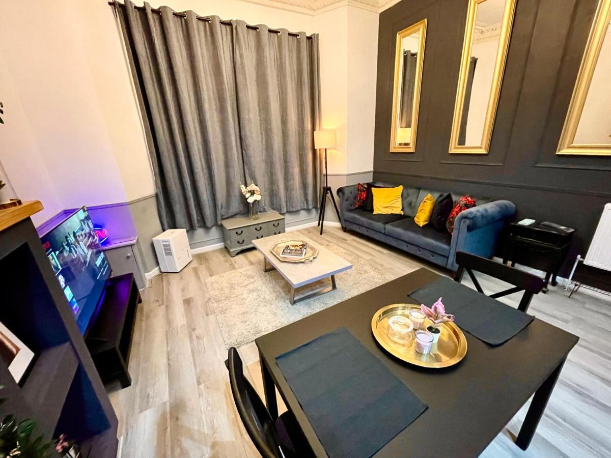 Adeamstays Provides Beautiful Centrally Located 1 And 2 Bed On Liverpools Boulevard * Liverpool