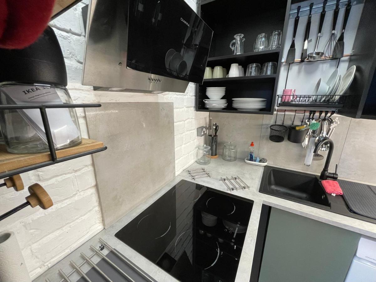 Adeamstays Provides Beautiful Centrally Located 1 And 2 Bed On Liverpools Boulevard Apartment