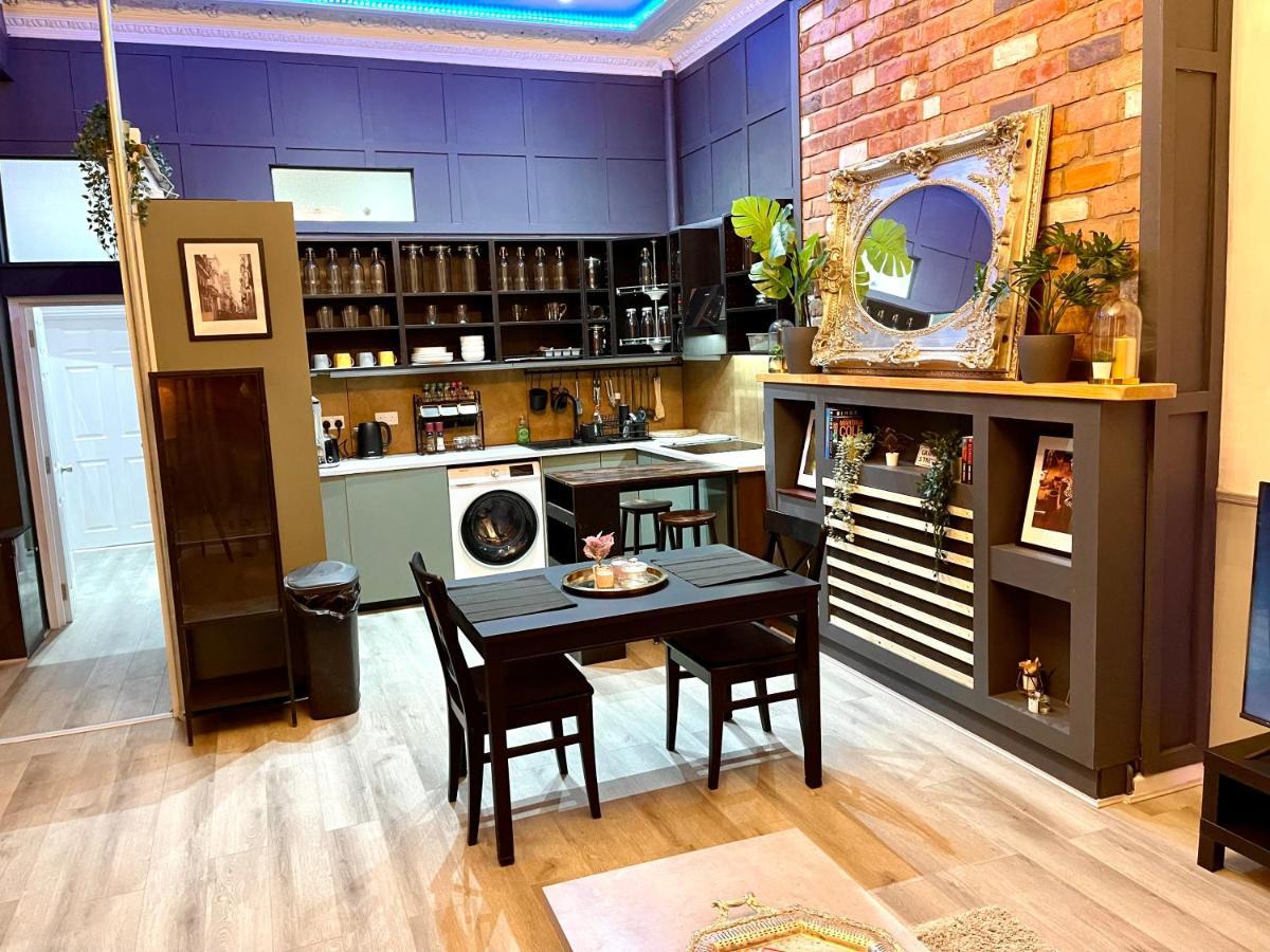 Apartment Adeamstays Provides Beautiful Centrally Located 1 And 2 Bed On Liverpools Boulevard