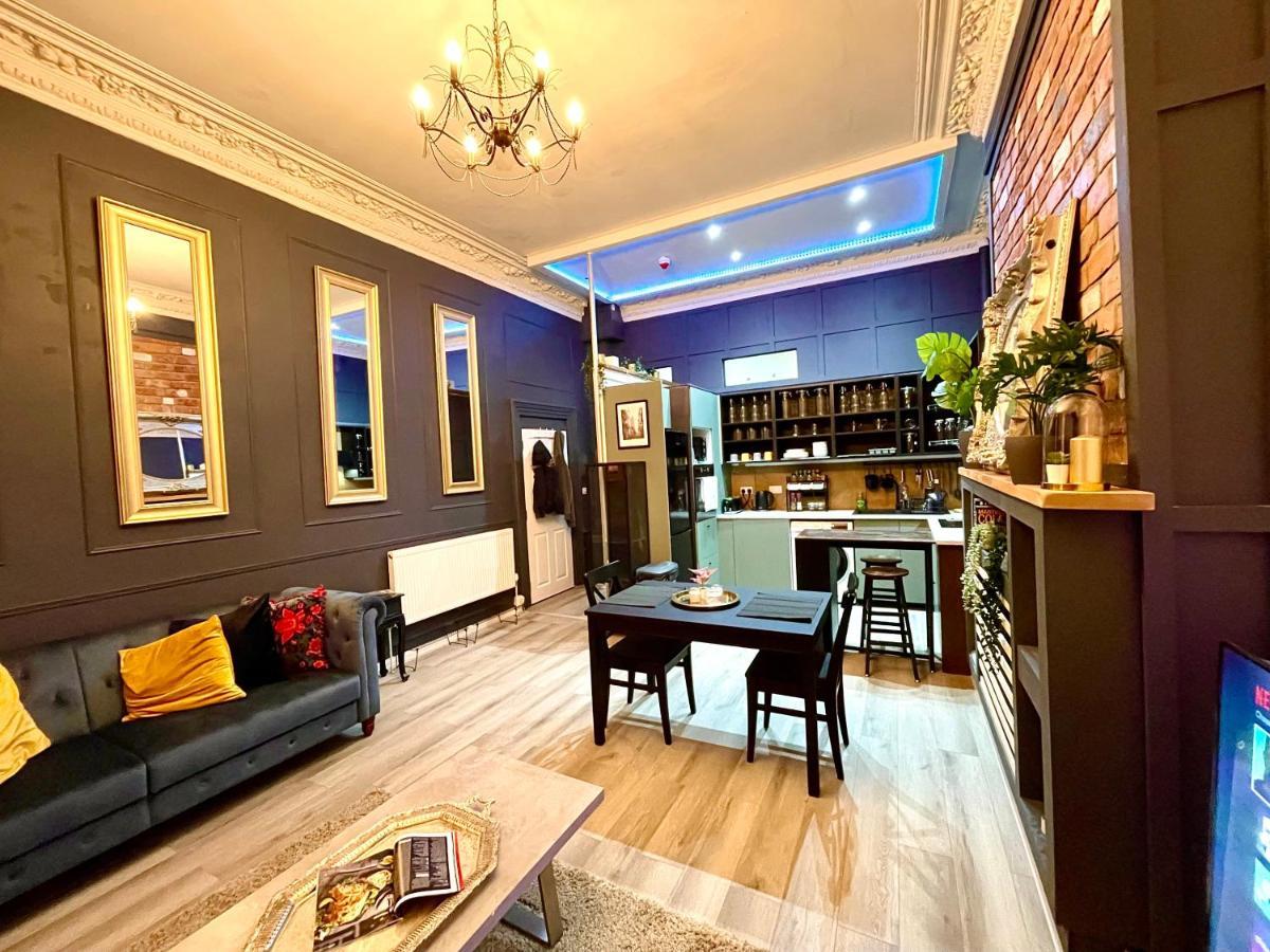 Adeamstays Provides Beautiful Centrally Located 1 And 2 Bed On Liverpools Boulevard Apartment *