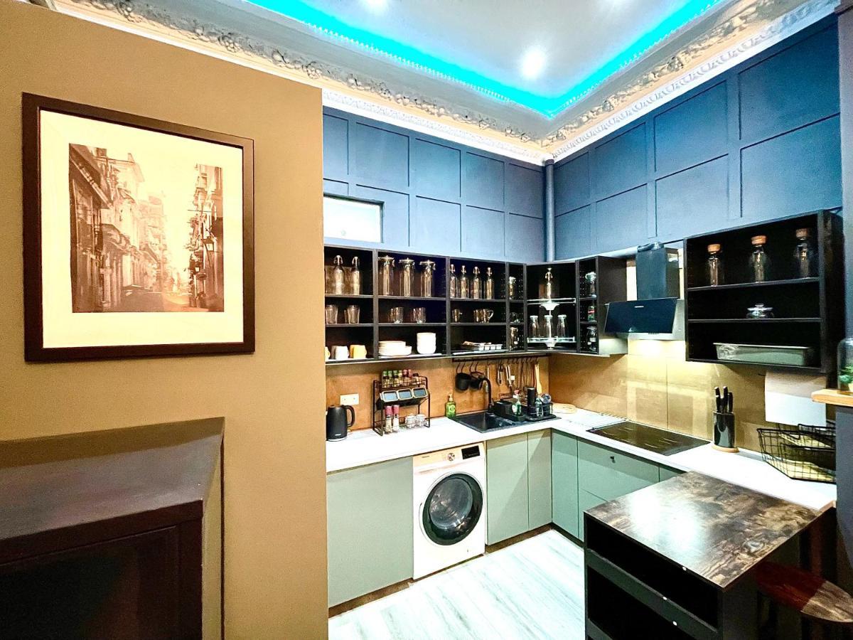 Apartment Adeamstays Provides Beautiful Centrally Located 1 And 2 Bed On Liverpools Boulevard *
