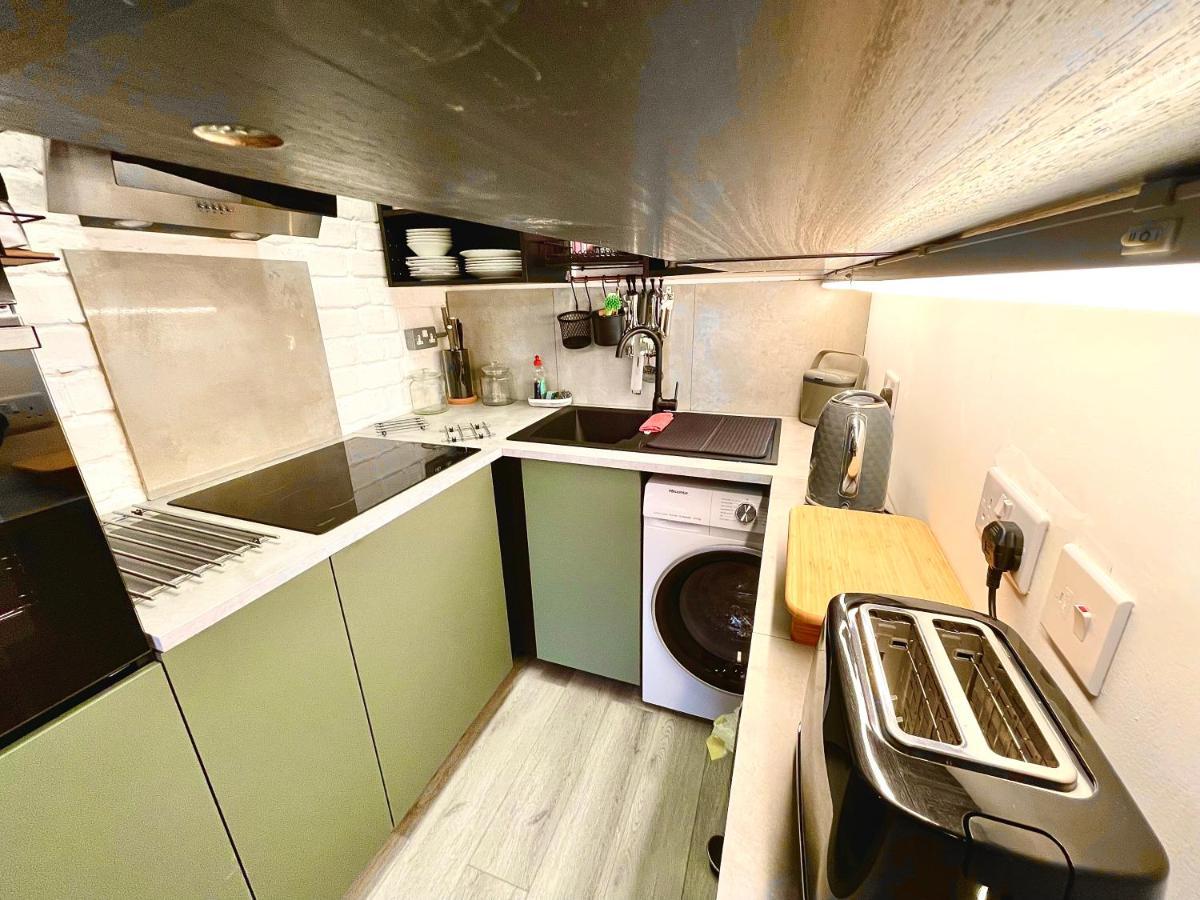 Adeamstays Provides Beautiful Centrally Located 1 And 2 Bed On Liverpools Boulevard Liverpool