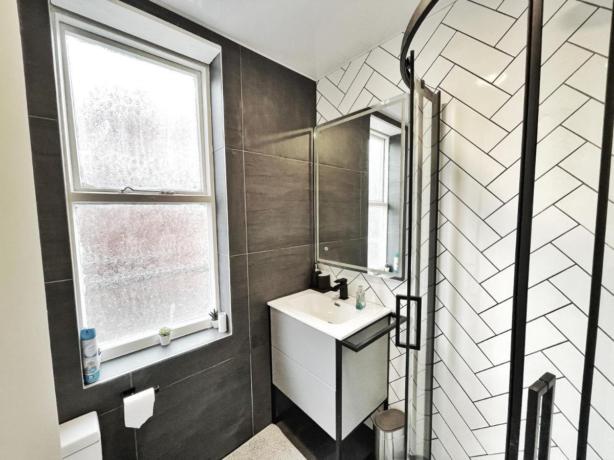 Apartment Adeamstays Provides Beautiful Centrally Located 1 And 2 Bed On Liverpools Boulevard