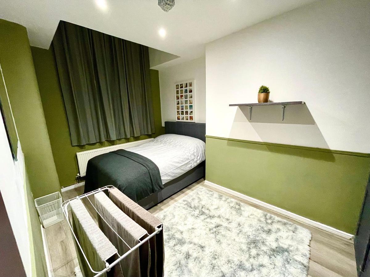 Adeamstays Provides Beautiful Centrally Located 1 And 2 Bed On Liverpools Boulevard Apartment Liverpool