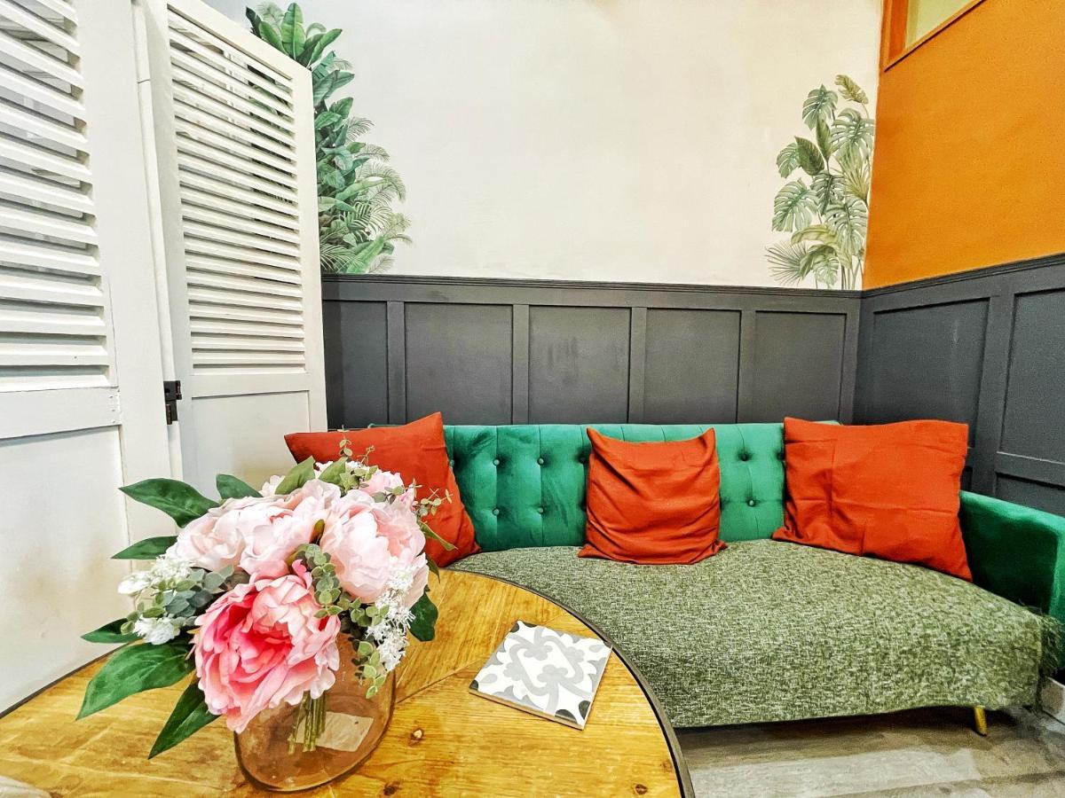 Apartment Adeamstays Provides Beautiful Centrally Located 1 And 2 Bed On Liverpools Boulevard *