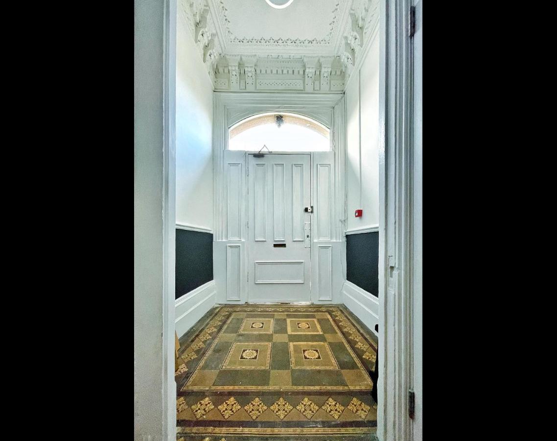 Adeamstays Provides Beautiful Centrally Located 1 And 2 Bed On Liverpools Boulevard *