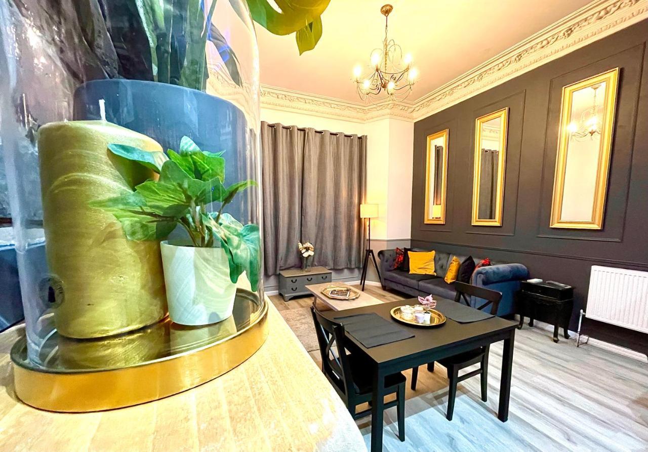 Adeamstays Provides Beautiful Centrally Located 1 And 2 Bed On Liverpools Boulevard Apartment