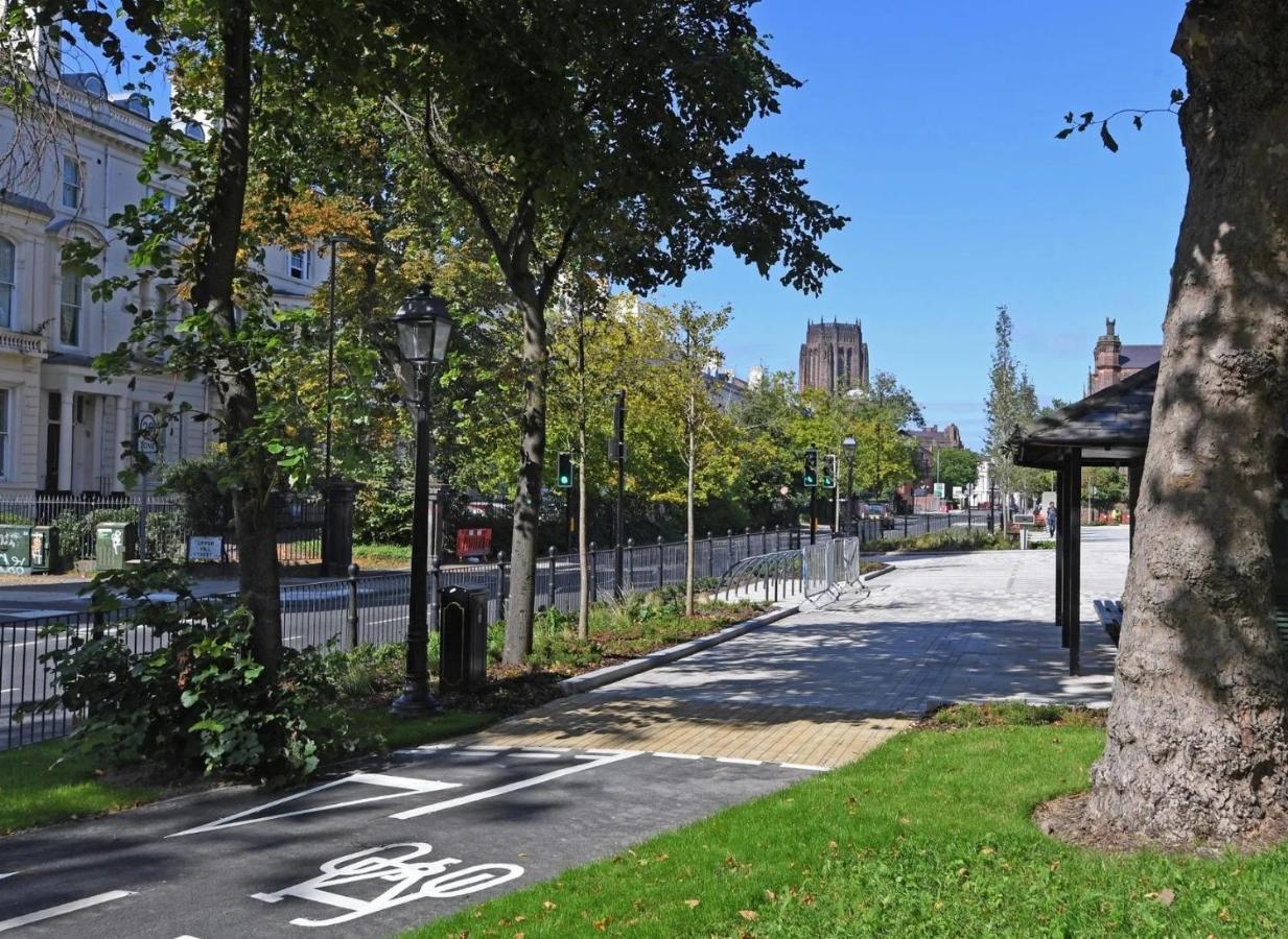 Apartment Adeamstays Provides Beautiful Centrally Located 1 And 2 Bed On Liverpools Boulevard *
